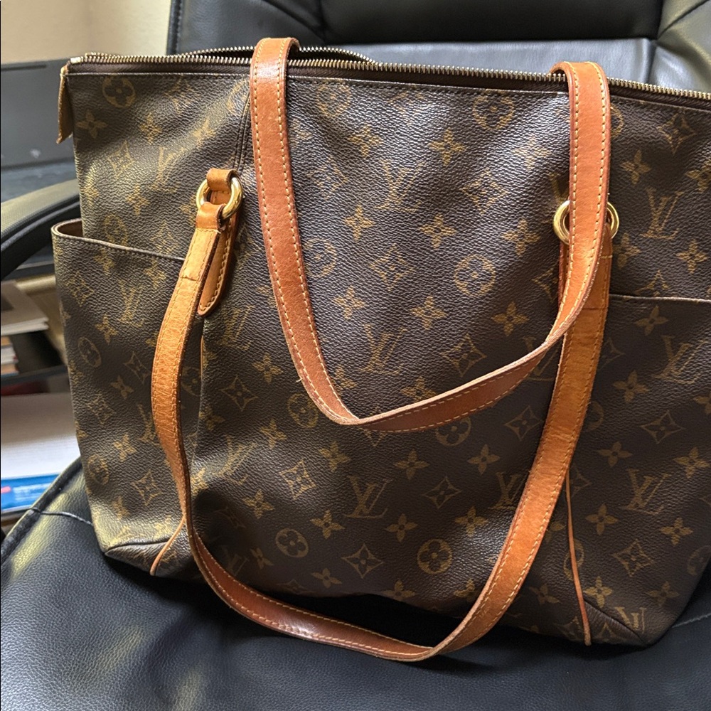 MM Monogram - Picture 11 of 12